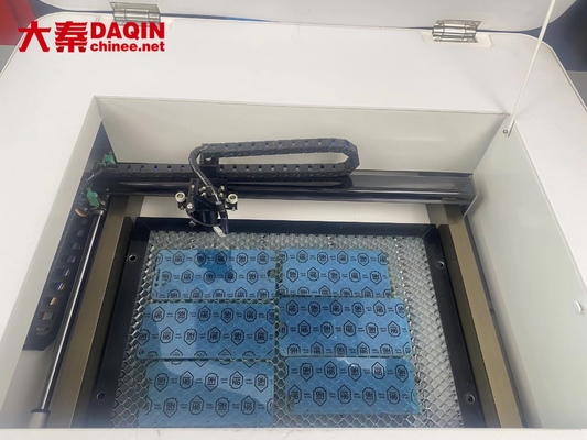 30W 40W 110V- 220V ماشین برش لیزری غیر فلزی چوب / MDF / آریلیک / پلاکسوم / پلاستیک / لاستیک