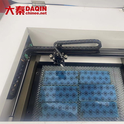 دستگاه برش لیزری محافظ صفحه نمایش Daqin برای شیشه های 30 واتی